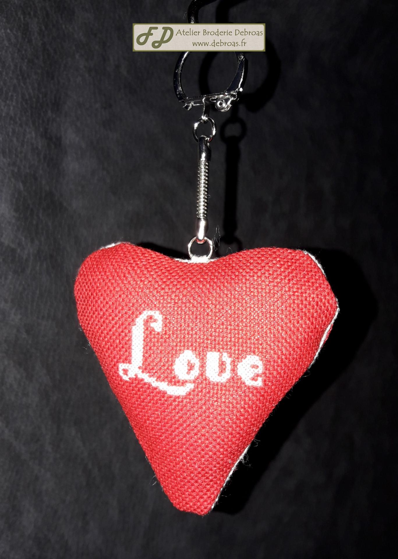 Coeur love blanc sur rouge