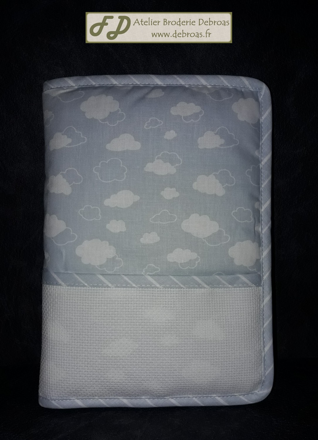Lmc dm rs2599b protege carnet de sante nuage bleu